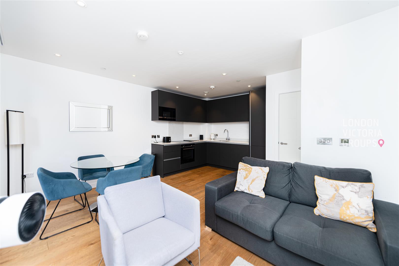 1 bed property in 12 Dock Street, London